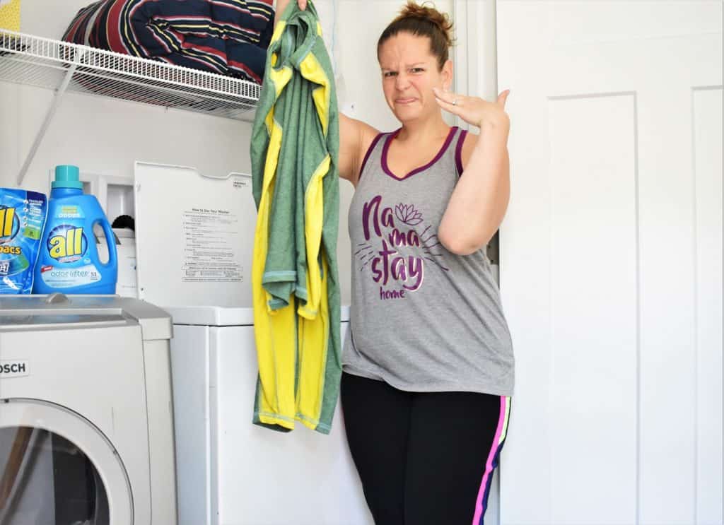 How to Get Rid of The Sweat Smell on Your Workout Clothes - Snacking in ...