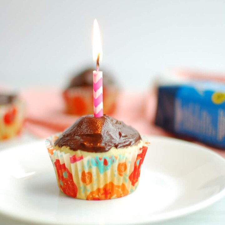 Vegan Vanilla Cupcakes with Chocolate Frosting - Snacking in Sneakers