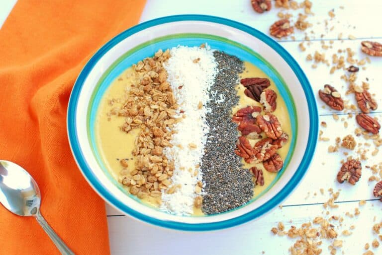 How to Make a Thick and Creamy Smoothie Bowl
